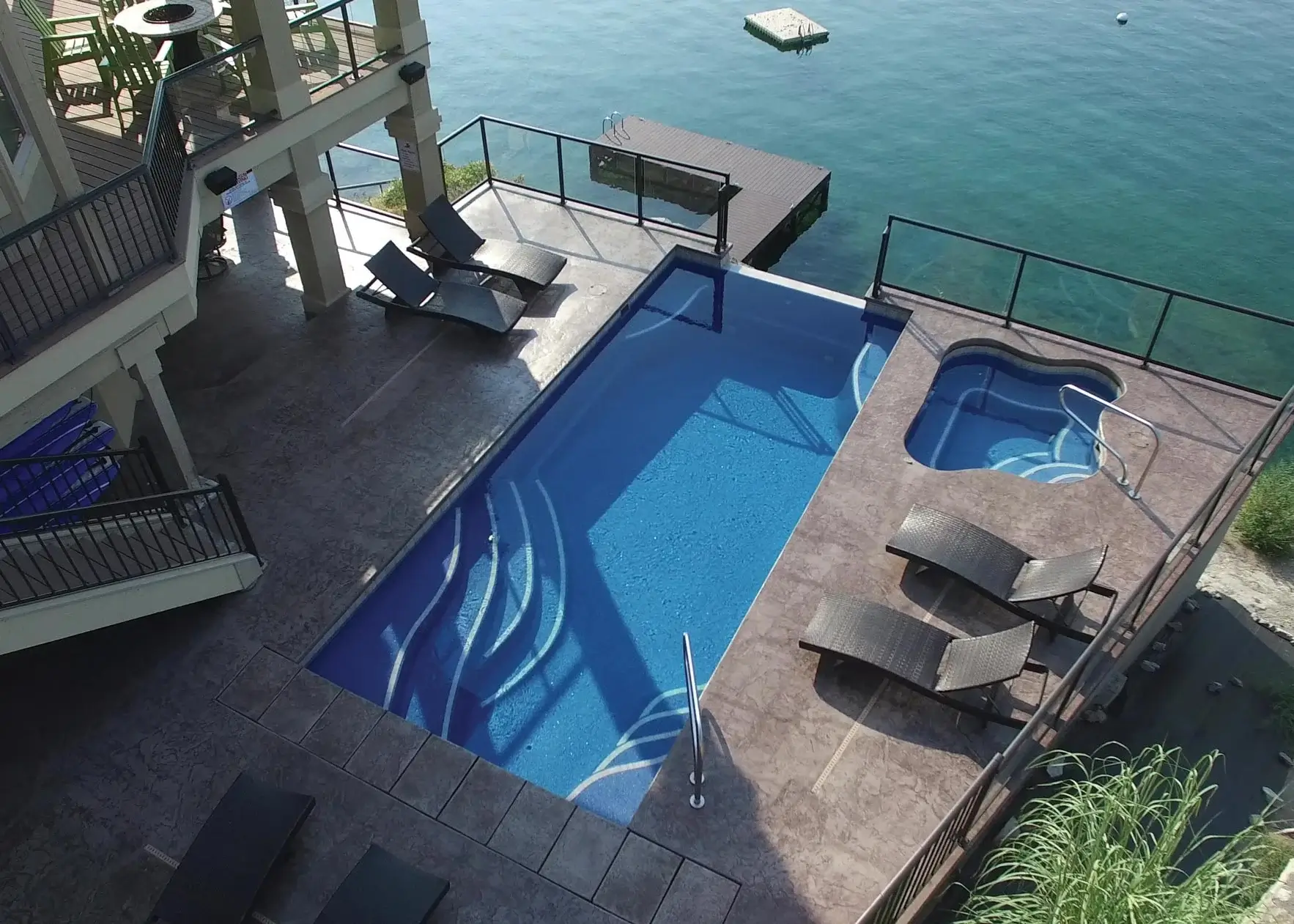 latham fibergalss pool Empress w Regal spa sapphire blue g2