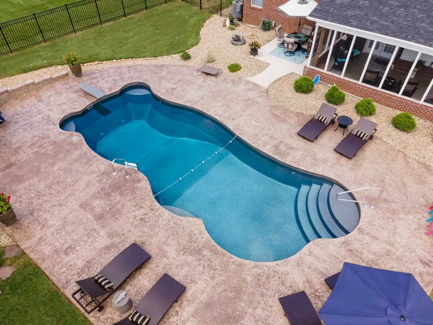 latham fibergalss pool f 75 163 11660919 Lynch 024