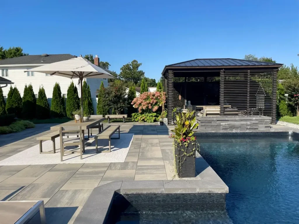 Gorgeous modern backyard 5996